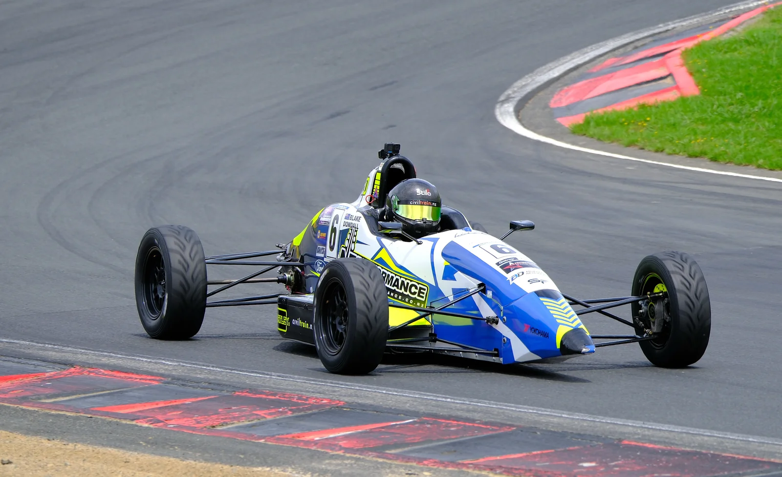 Blake Dowdall's #6 Formula Ford head-on at Hampton Downs for the New Zealand Grand Prix meeting.