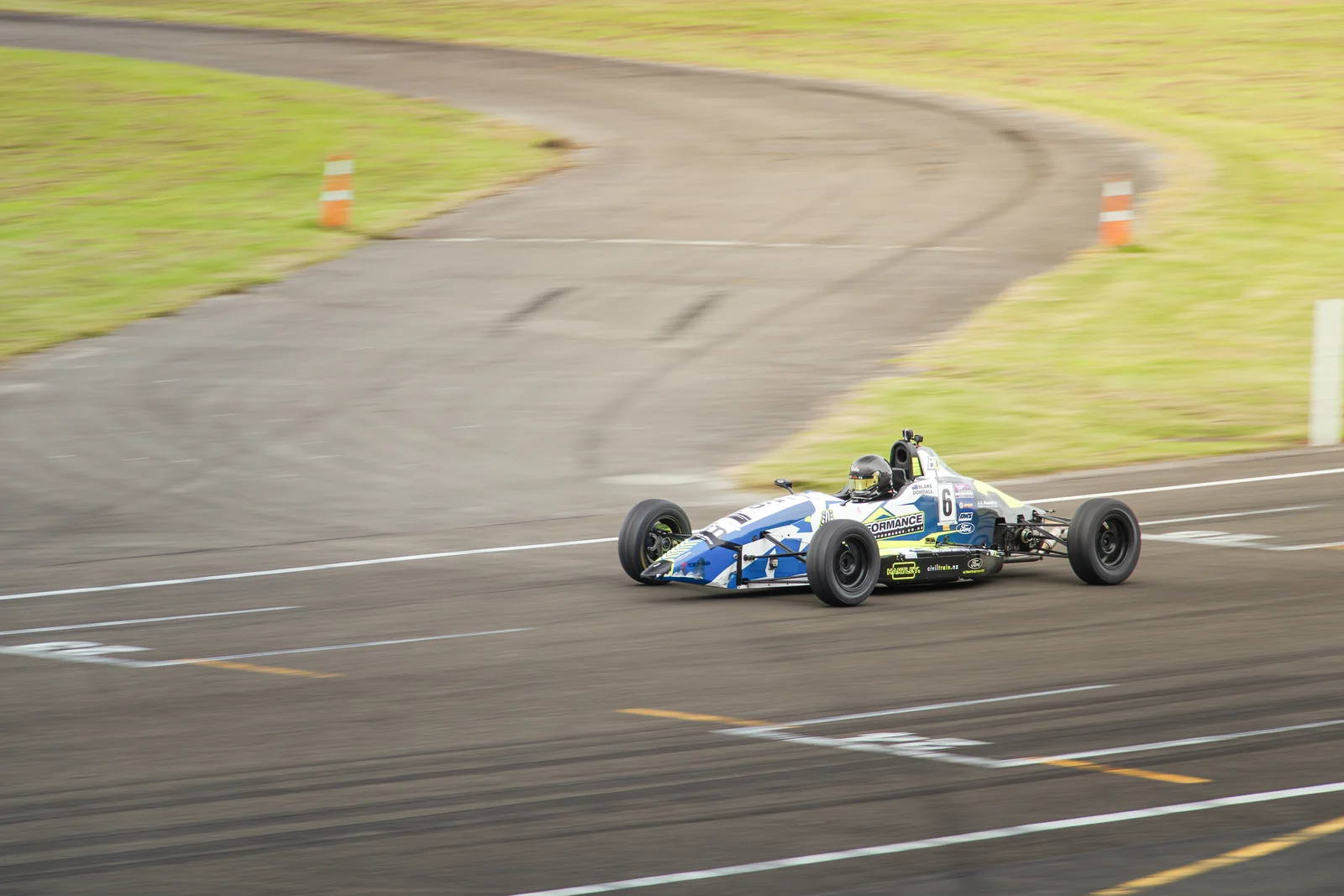 Blake Dowdall threads his #6 Formula Ford through a corner at Manfeild.