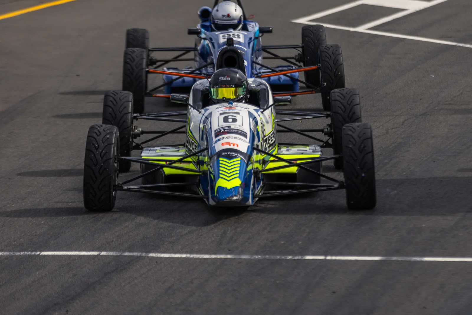 Blake Dowdall's #6 Formula Ford head-on at Manfeild.