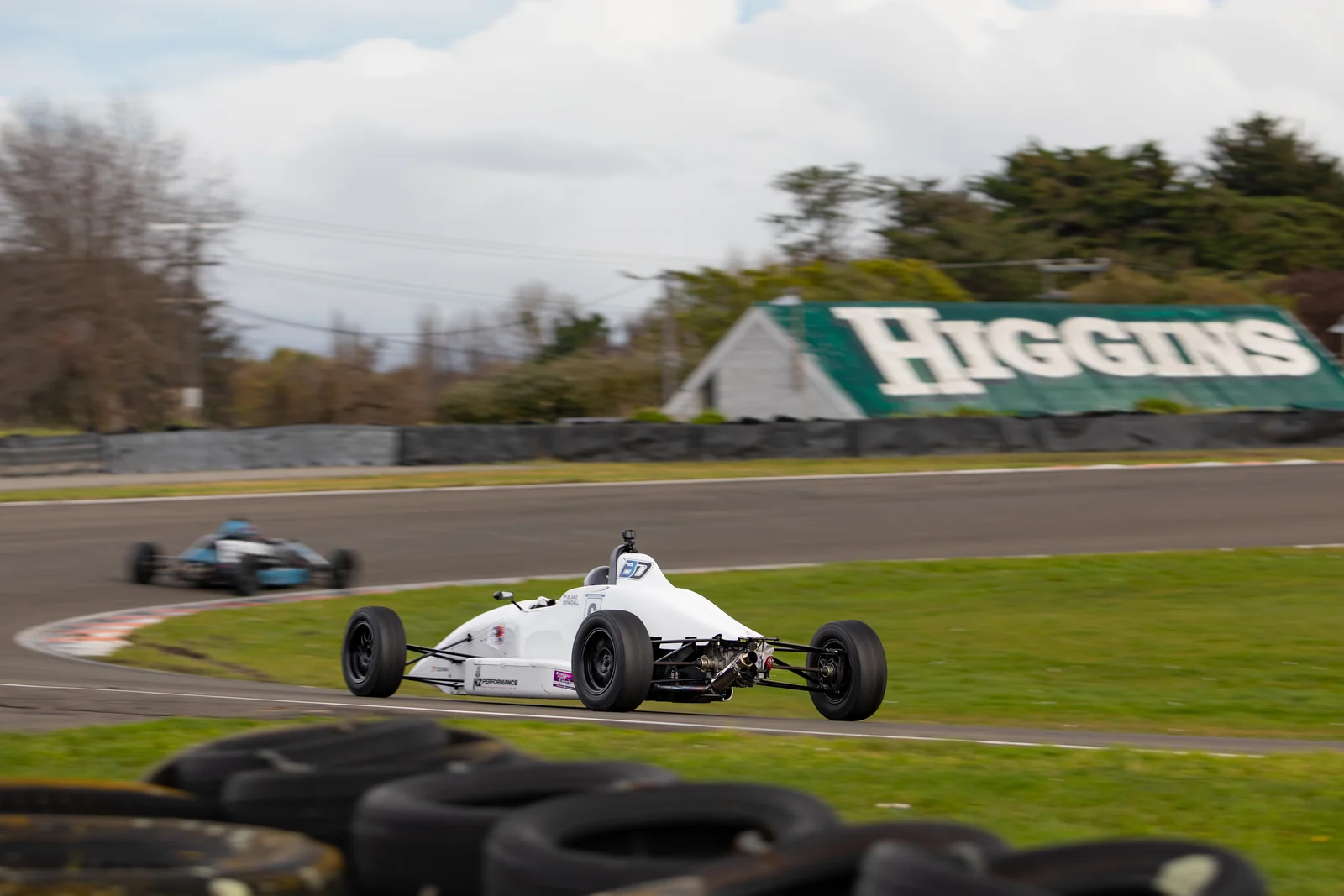 Blake Dowdall threads his #6 Formula Ford through a corner at Manfeild.