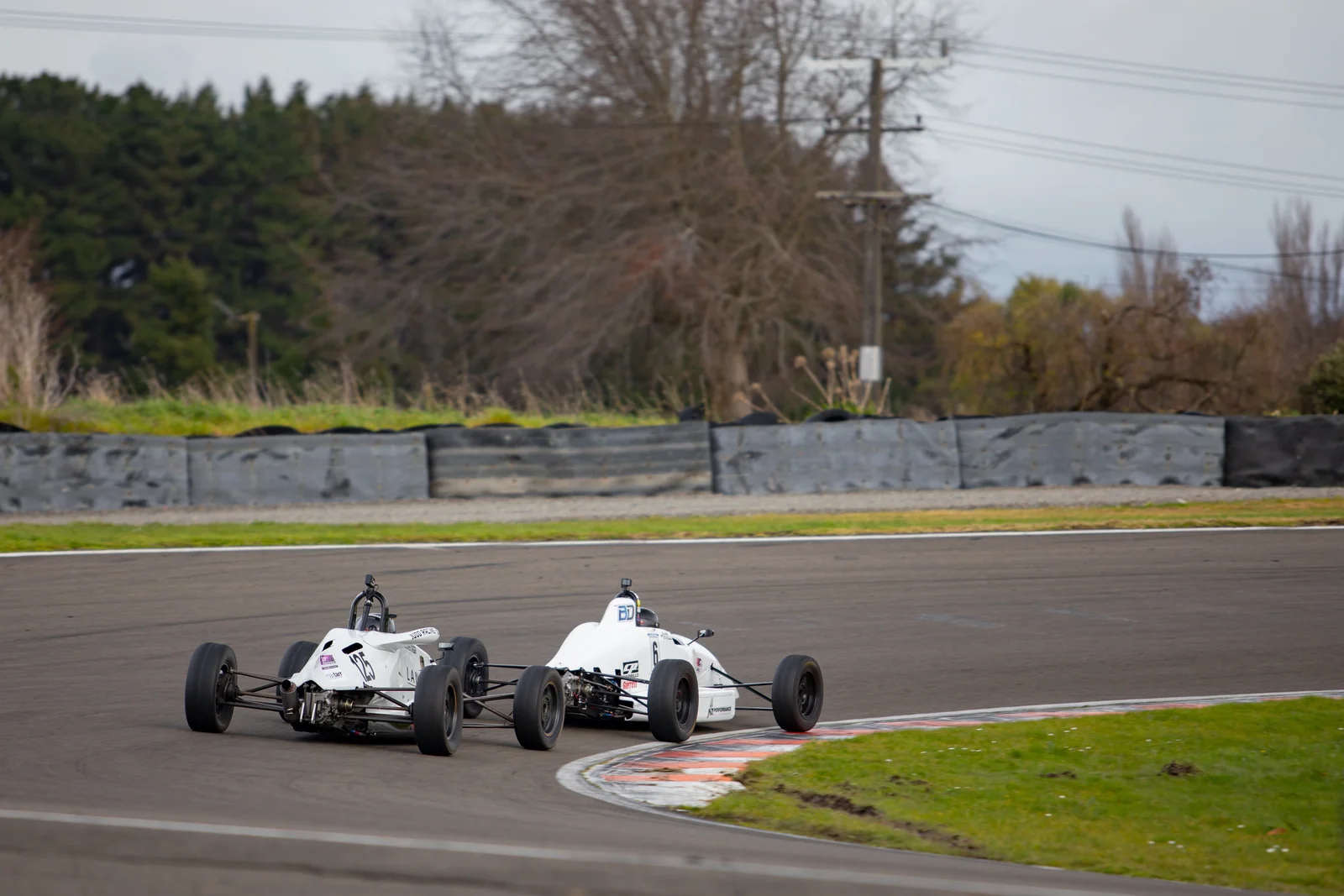 Blake Dowdall battles in the Formula Ford pack at Manfeild.